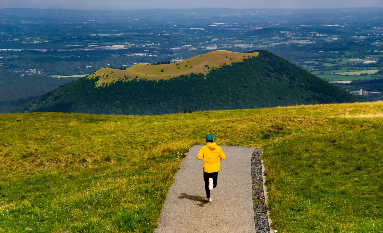 Dove andare per un weekend senza auto? Le località perfette da girare a piedi